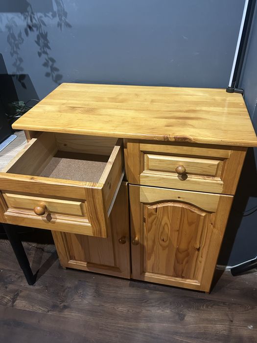 Гардероб + шкаф от масивно дърво – комплект 550 лв