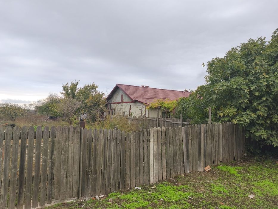 Vând loc de casa fetesti