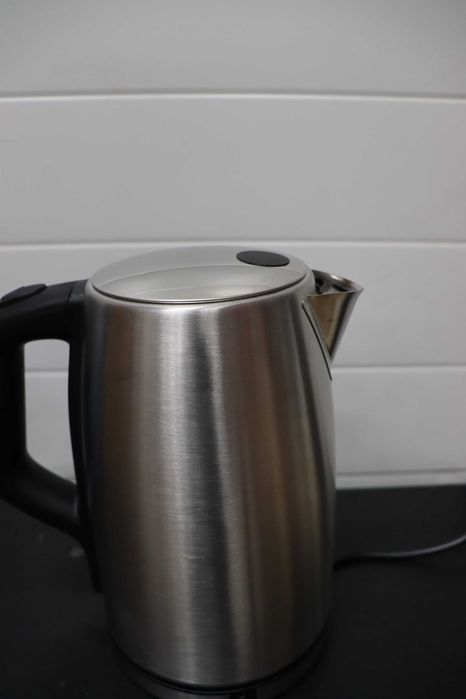 Кана Midea с настройка на температурата 40-100C, 1.7L, 2200W