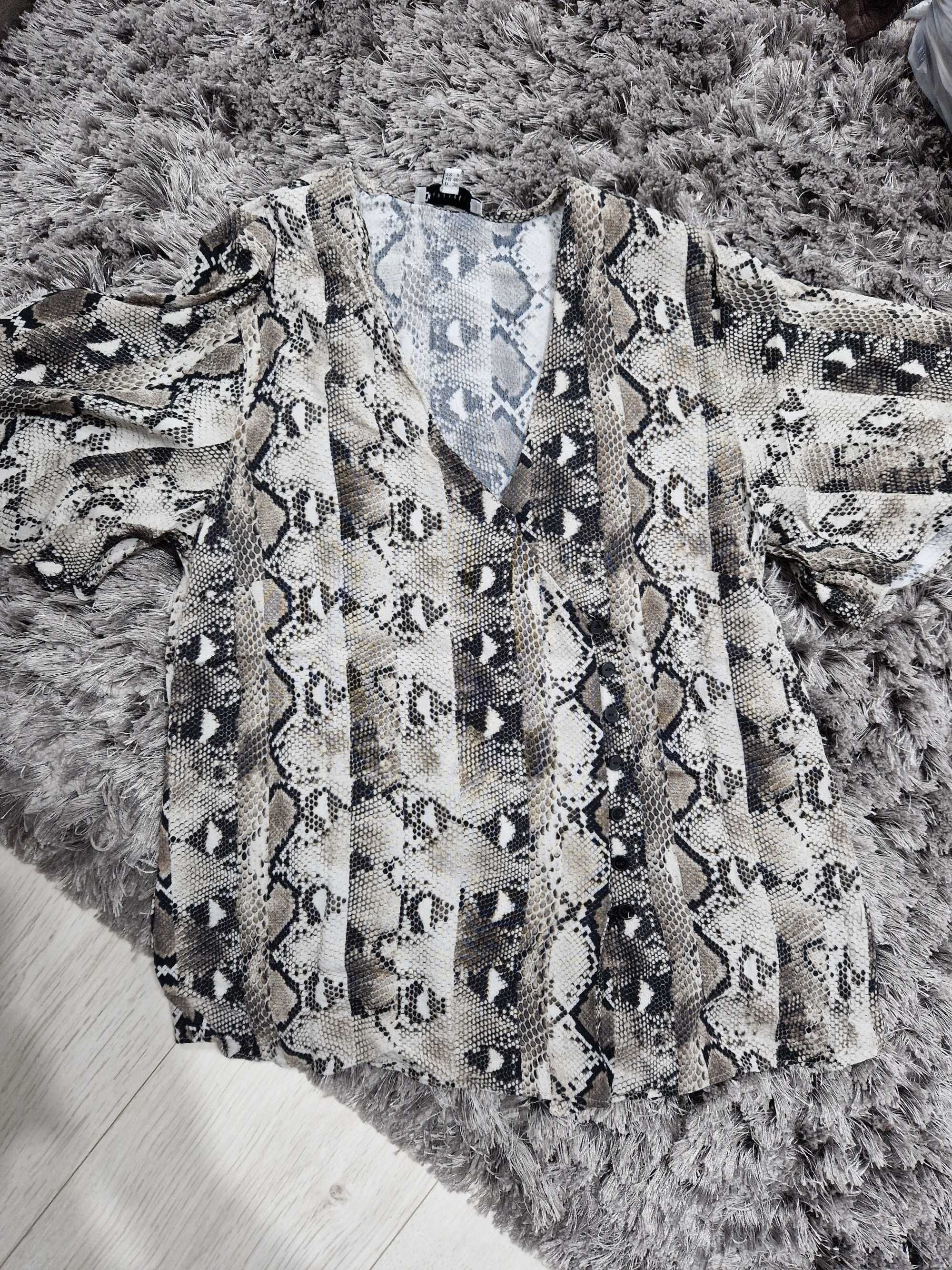 Tricou/camasuta print marimea M, 30lei