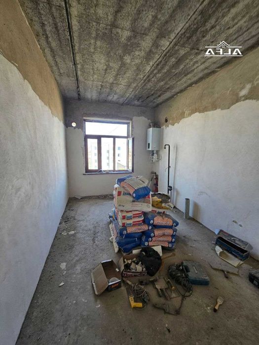 Buxoroda kvartira sotiladi 3 xonali 96m² 5-qavat.