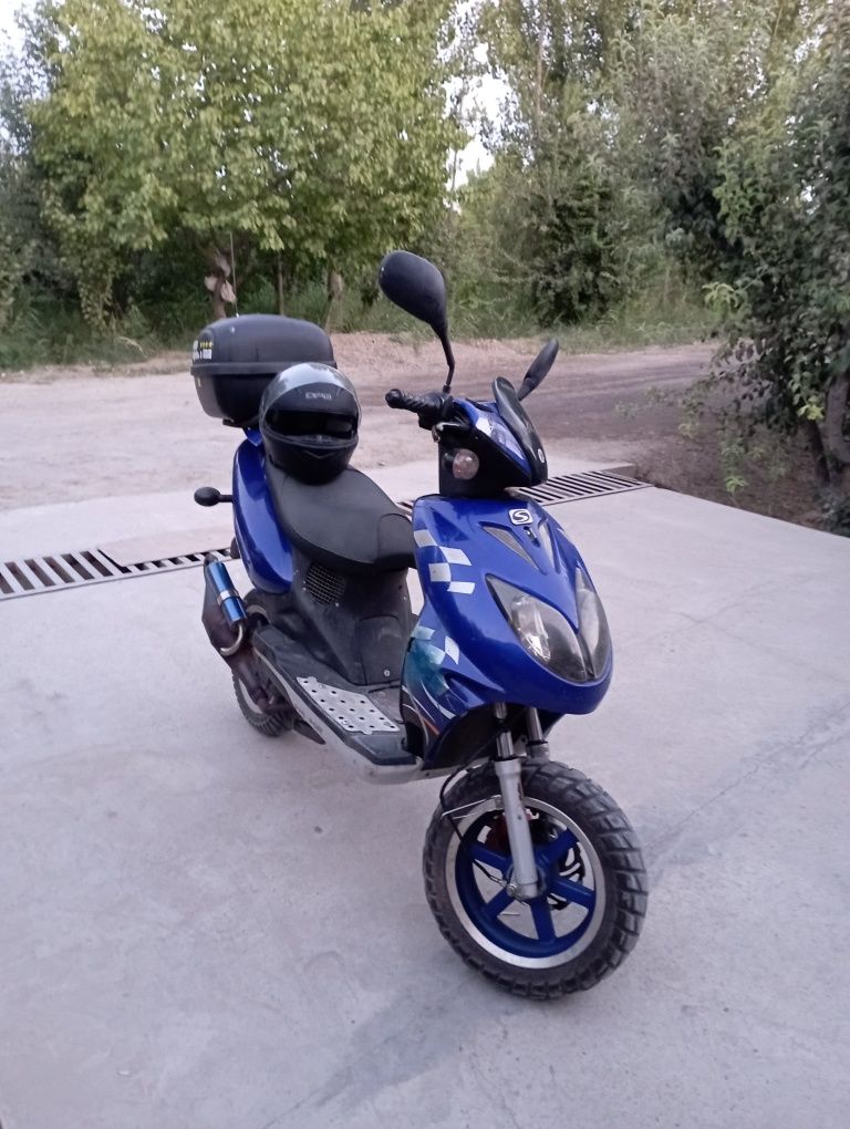 Mototsikl Skuter