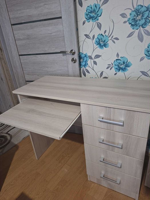 Birou de vanzare  45/100/80