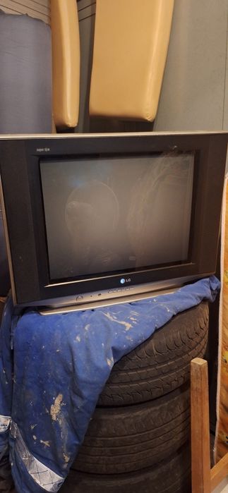 Vând ieftin televizor LG--100 lei !!!