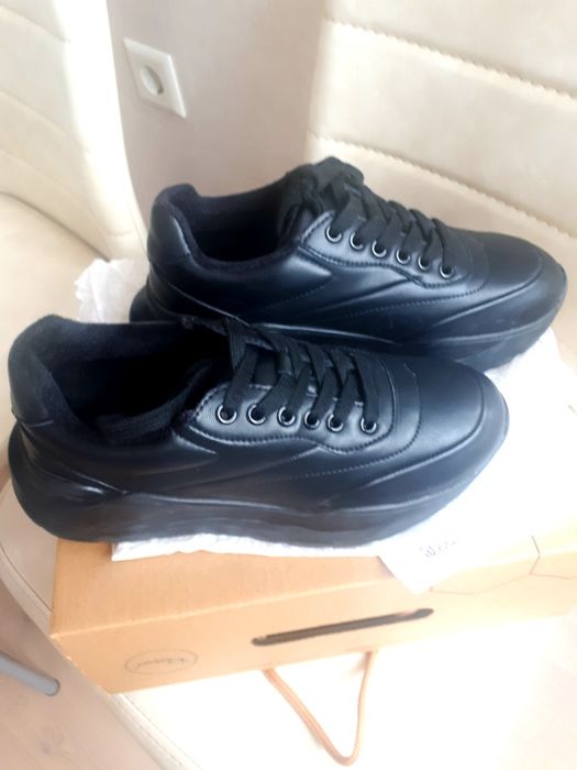 Срочно Срочно продам женс.кроссовки