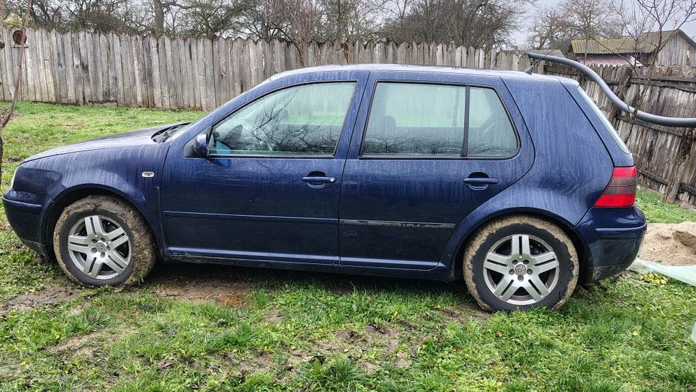 Vând Golf 4  2.0