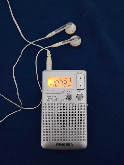 SANGEAN DT-250 radio FM Stereo /AM portabil cu căști originale