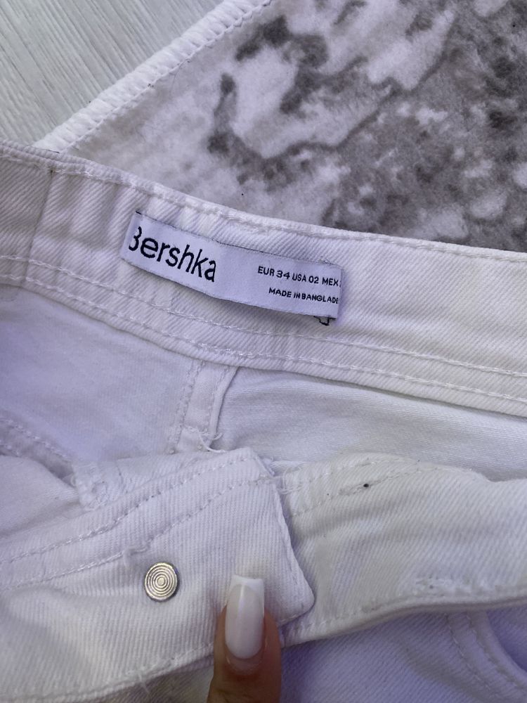 Къси панталони bershka HM