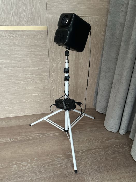 Проектор + штатив + полотно