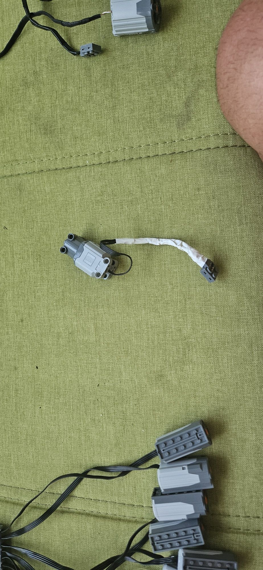Продавам мотори Lego Power functions