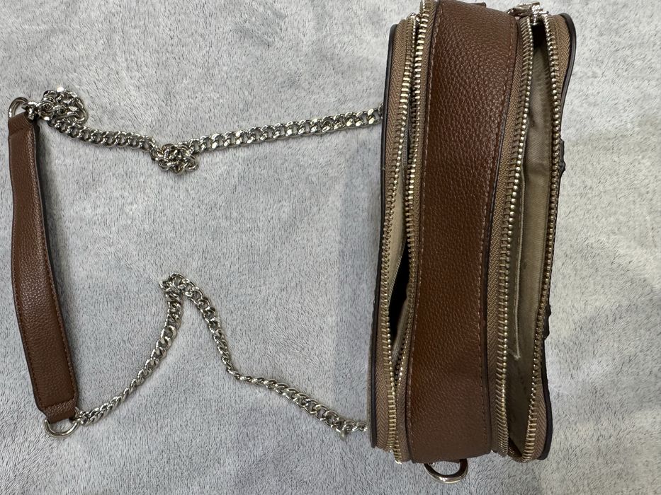 Чисто нова Guess