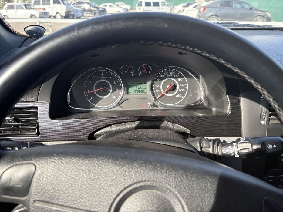 Продам gentra белый