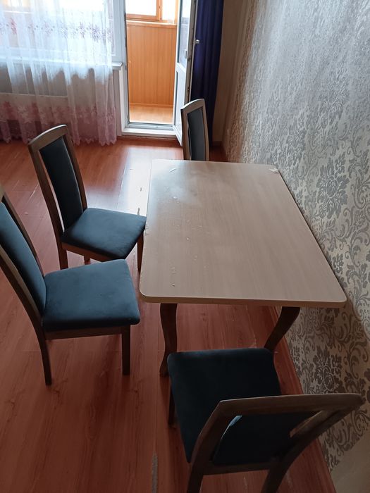 Продам стол и стулья
