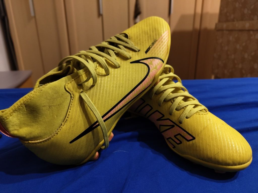 Ghete fotbal nike Mercurial