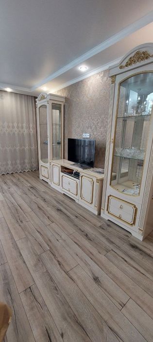 Продам 4-клмнатную для большой семьи в центре