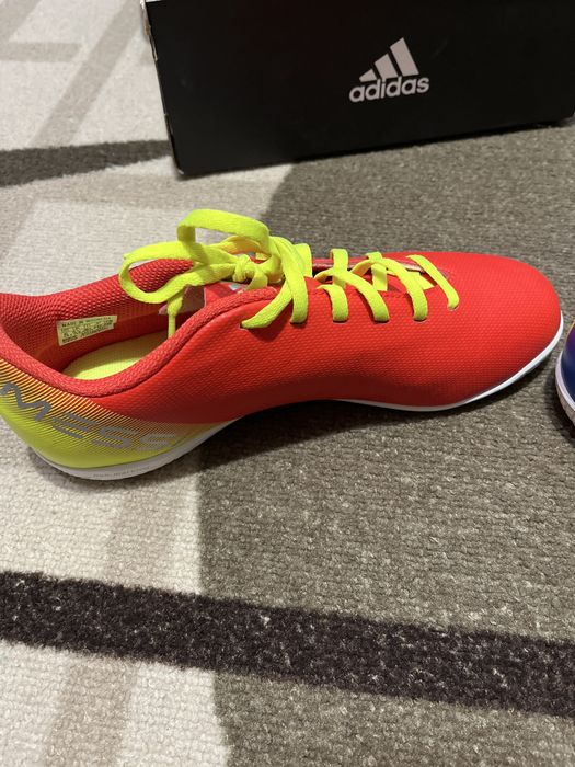 маратонки adidas за футбол