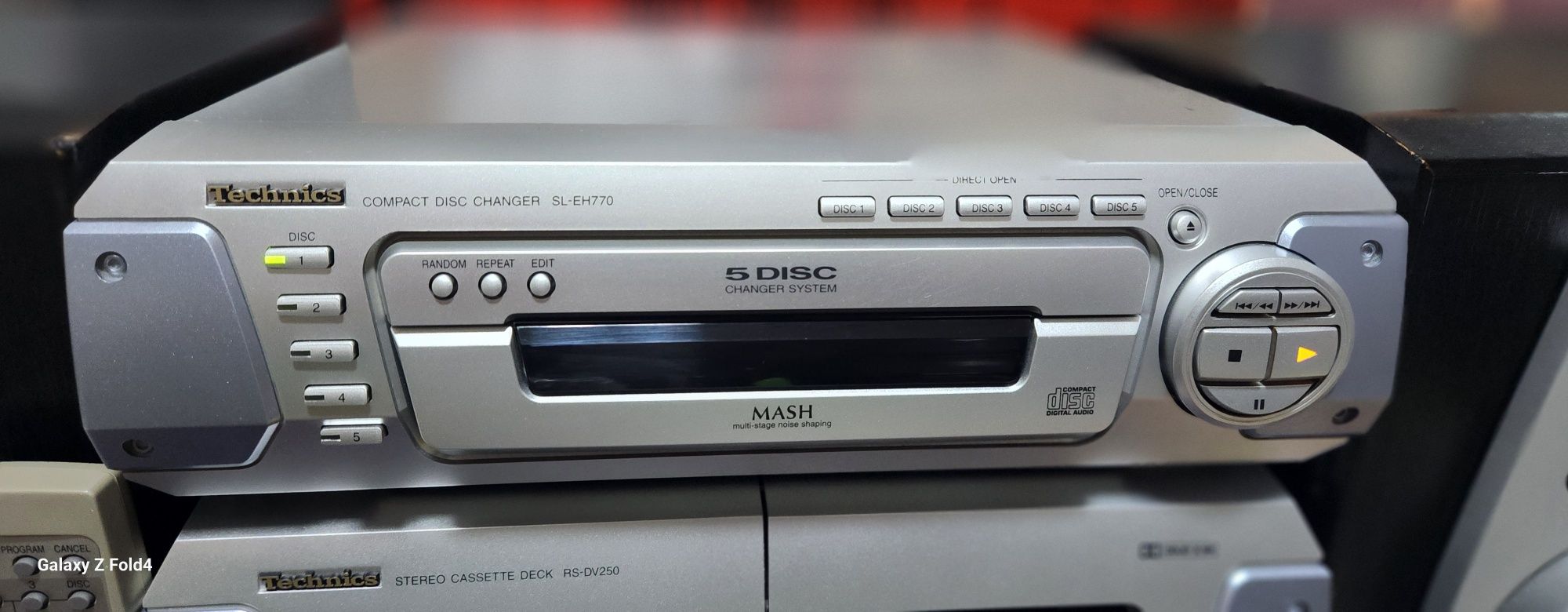 Sistem Technics  cu 5 cd changer și telecomandă