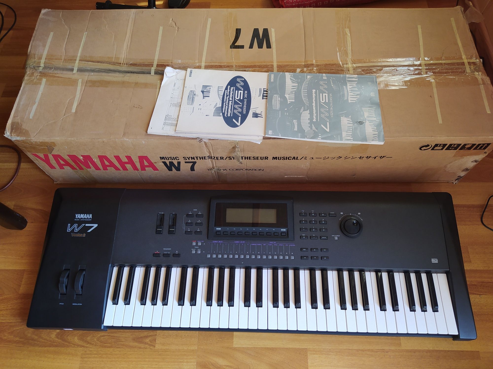 YAMAHA W 7 professional sinrezator,juda alo holat yangi