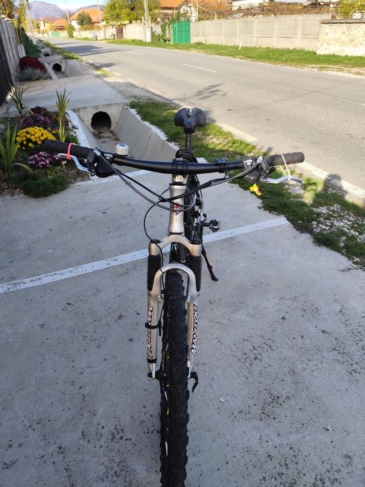 Vând doua biciclete în stare impecabilă