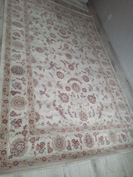 Продам ковёр 2.3