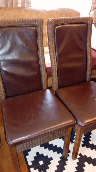 Scaune din ratan, piele și lemn masiv – set elegant și confortabil