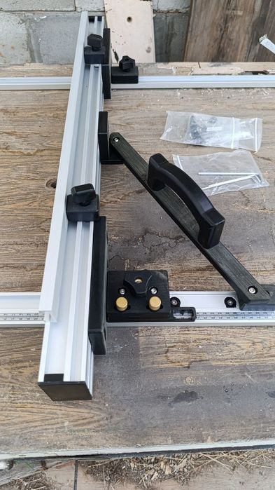 Параллельный упор для циркулярного стола.