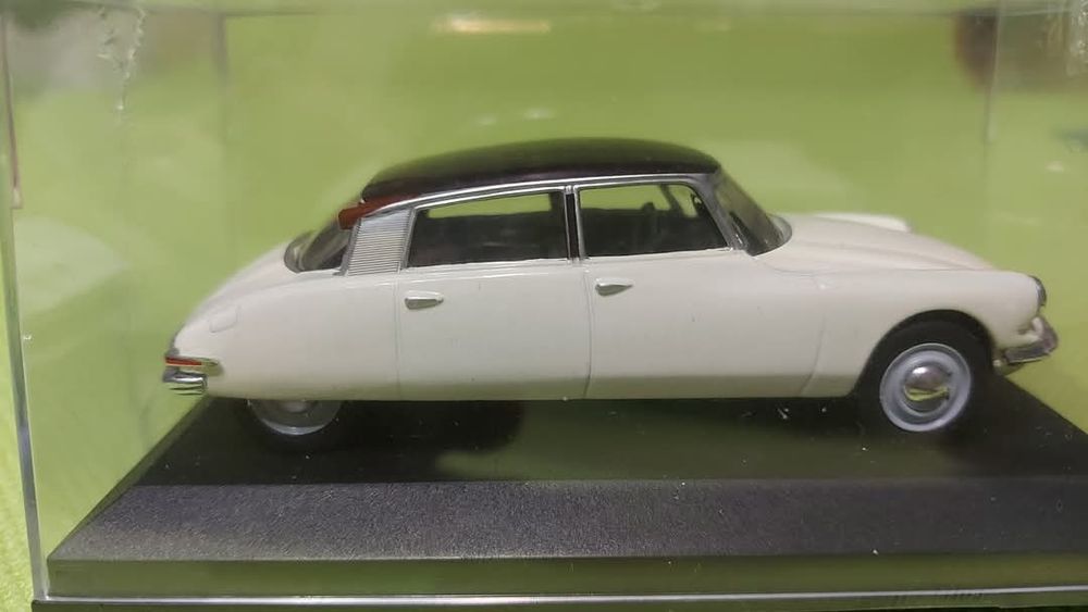 Citroen DS19 -1957г. Цена:25лв. (1/711). Мащаб 1:43