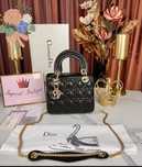Geanta mini,model Lady, accesorii metalice aurii, saculet, etichetă