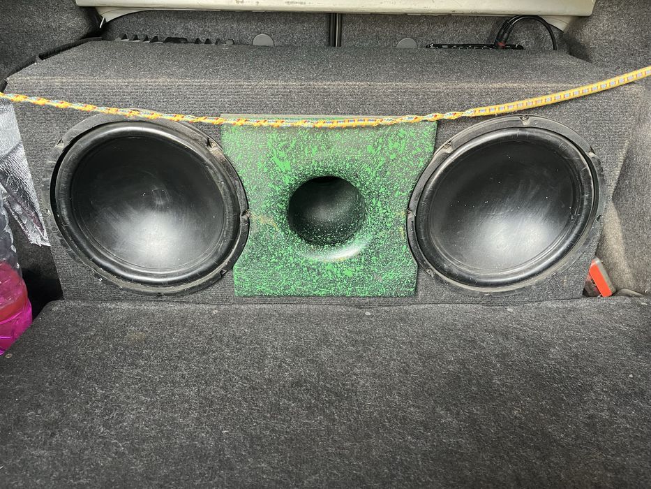 Subwoofer auto cu 2 difuzoare