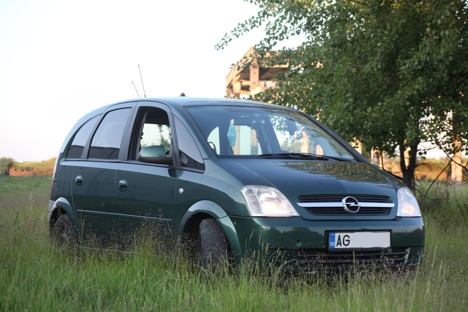 Vând dezmembrez Opel Meriva 1.8 16v