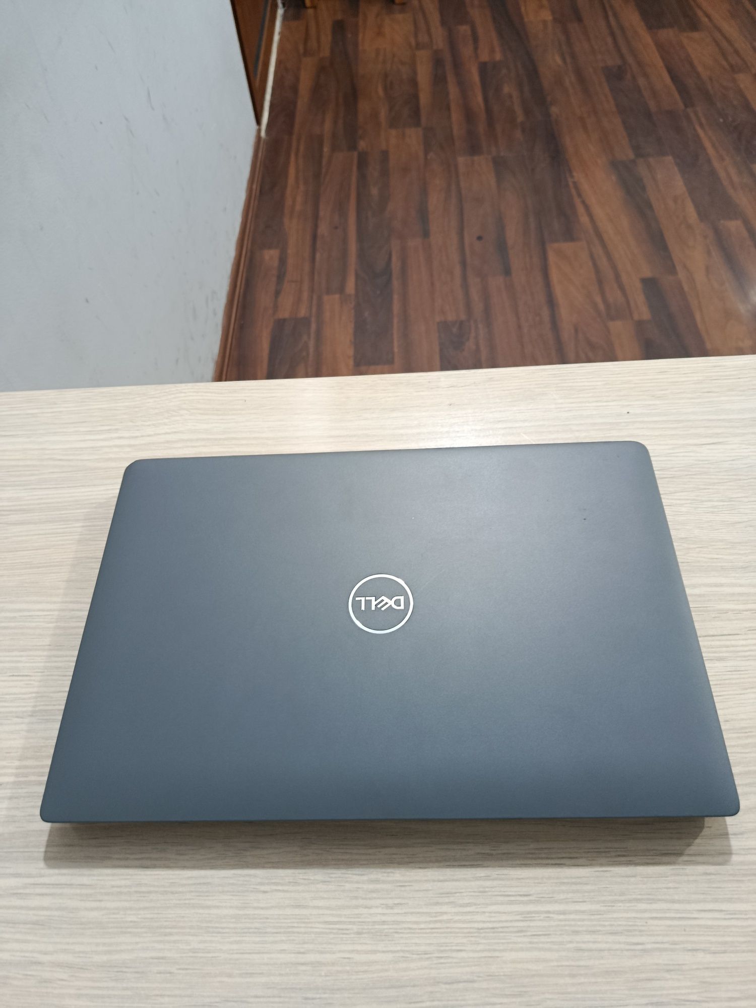 Dell noutbook sotiladi