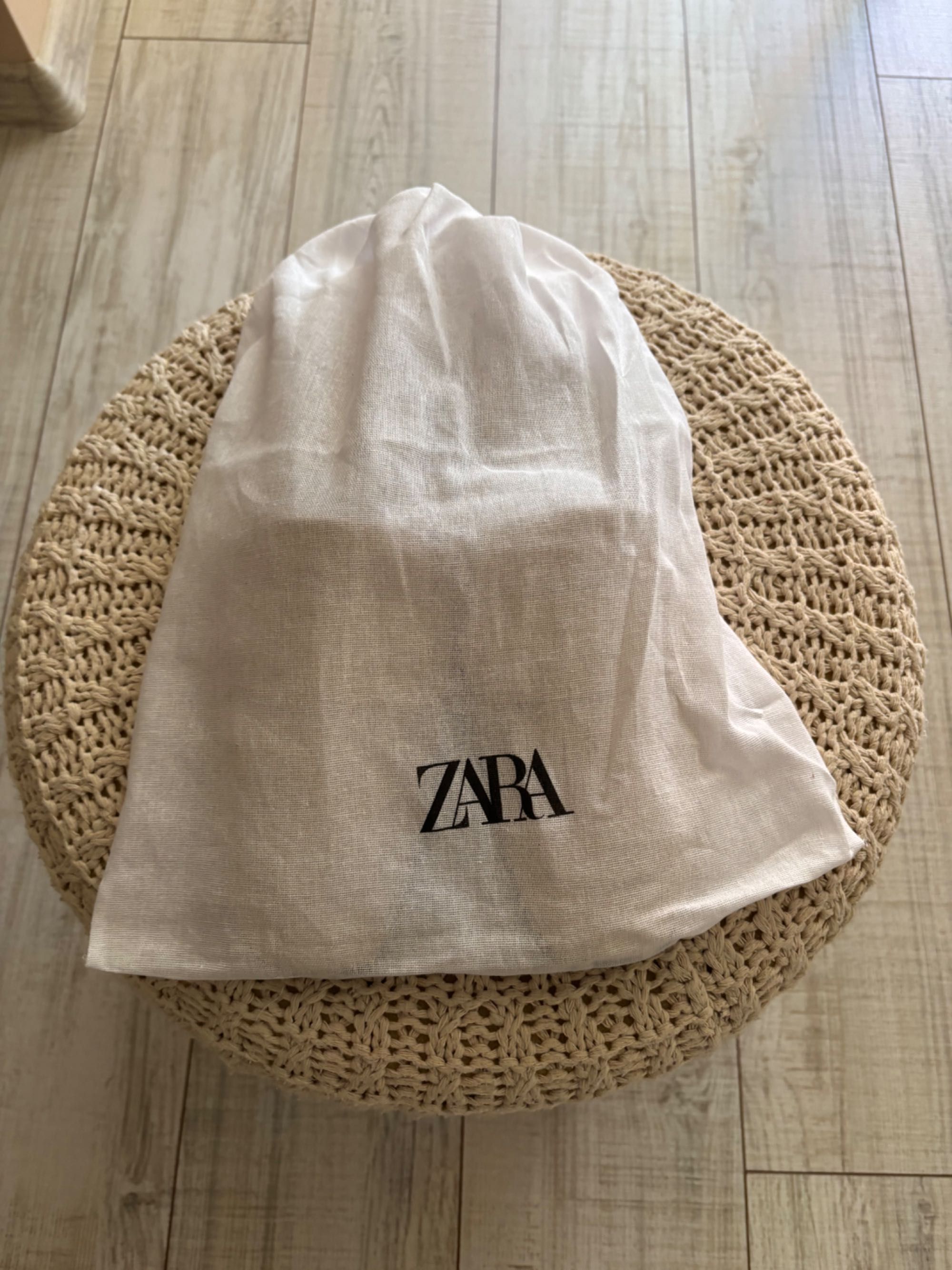 Модерни бежеви обувки ZARA