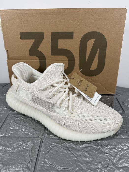 Yeezy 350 v2 Bone