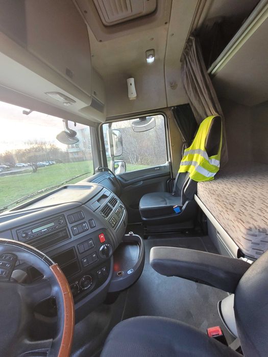 Cap Tractor DAF XF106.460 cu semiremorca containere SCHMITZ