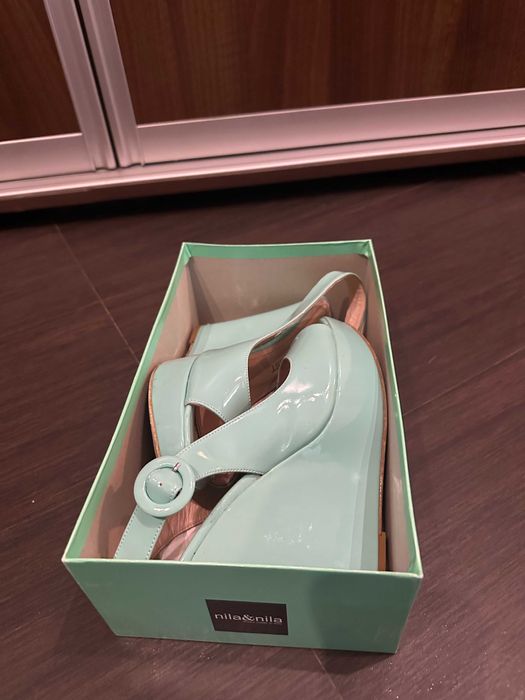 Дамски сандали на платформа в цвят мента Nadit & Nadit