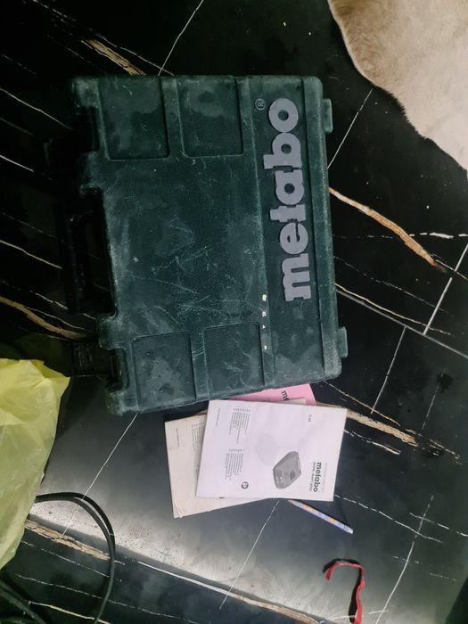 Metablo Bs 12 NiCD зарядно, батерий, куфар и винтоверт за четки