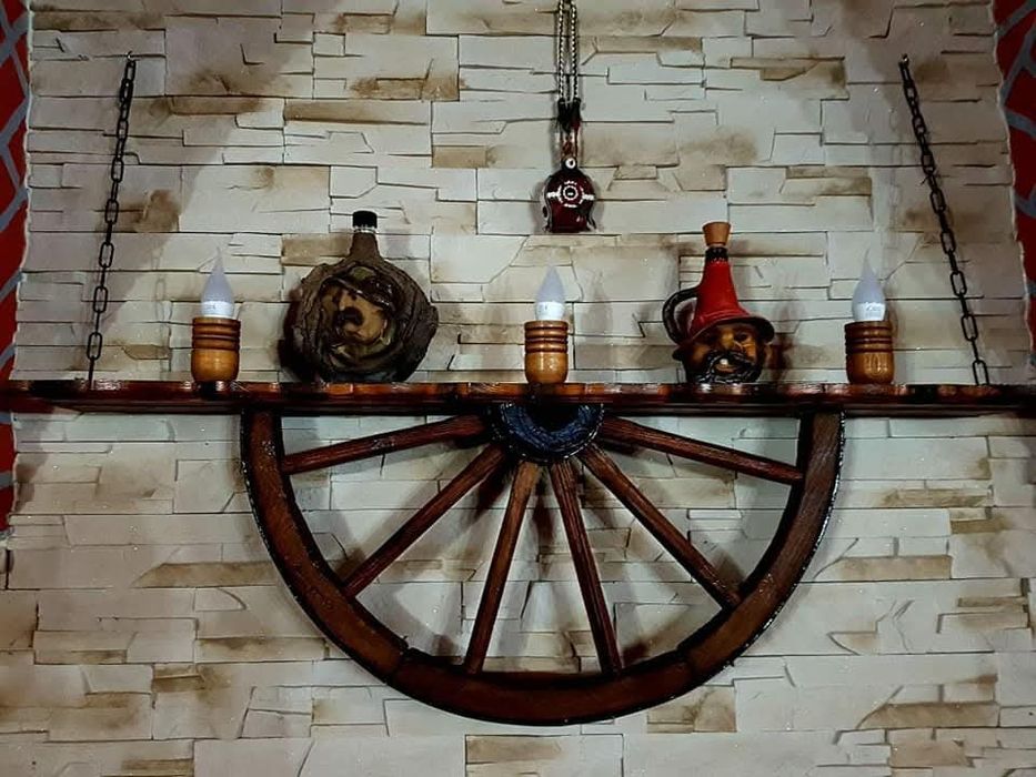 Рафт лампи с  колела от каруца с ръчно изработени дървени чашки