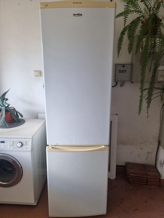 Vând combina frigorifica Arctic