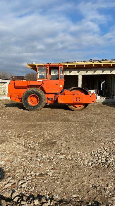 Inchiriez cilindru compactor, de terasament 12tone