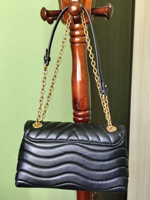 Louis Vuitton Черна Кожена Дамска Чанта от гладка телешка кожа