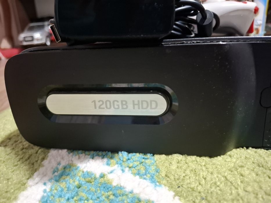 Vand XBOX 360 si sistem KINECT