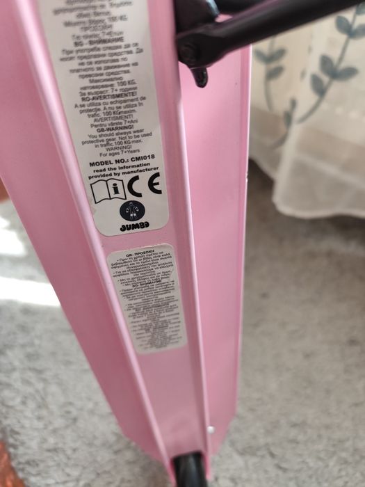 De vânzare trotineta  fetițe noua