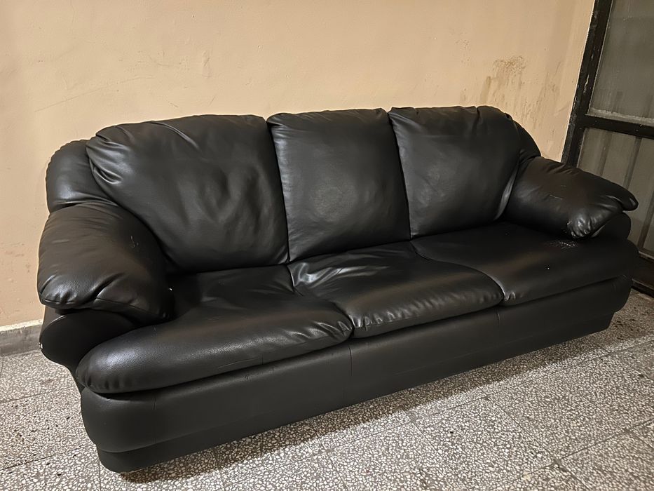 използван кожен черен диван