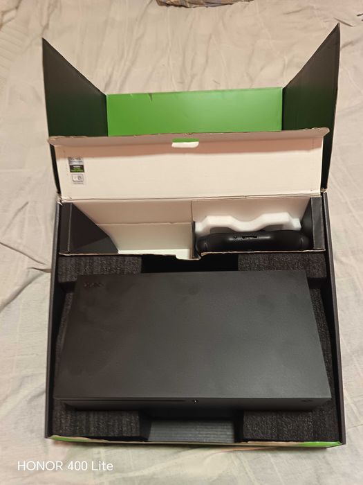 XBOX SERIES X практически нов