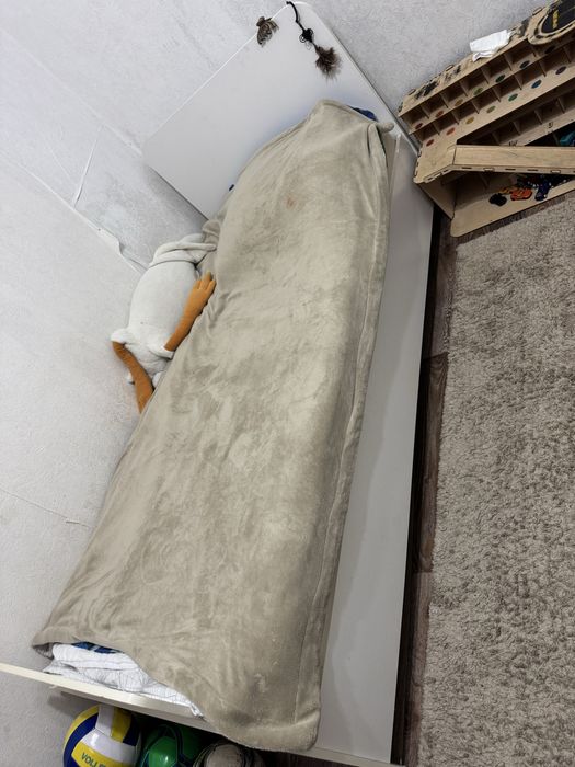 Кровать 2 шт,шкаф,стол и полки