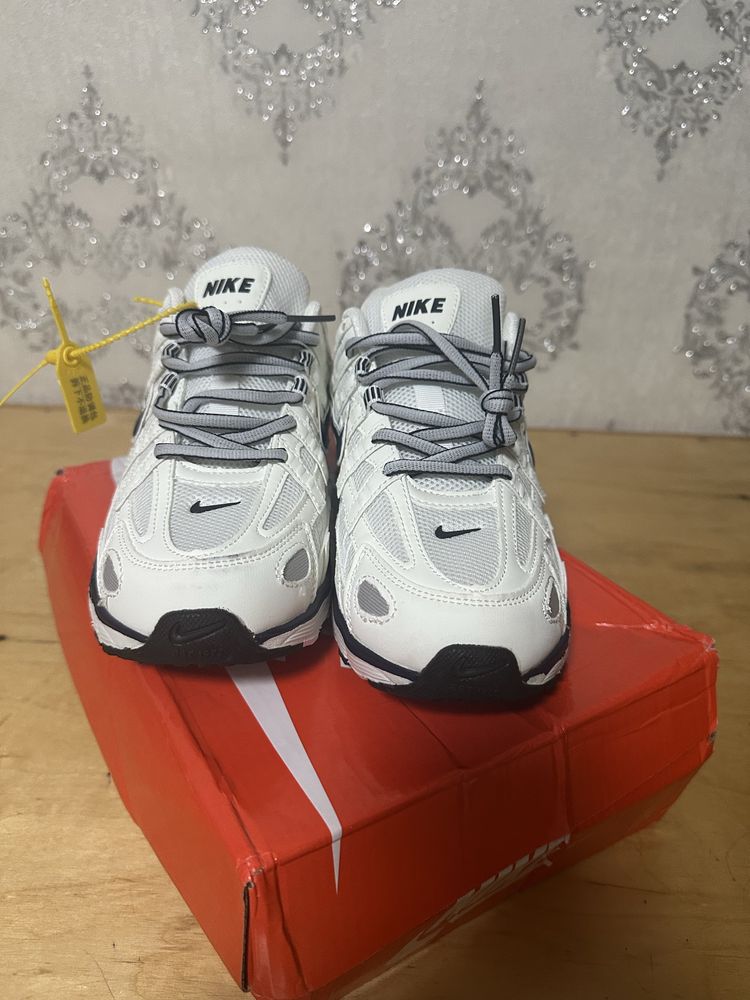 Nike p6000.