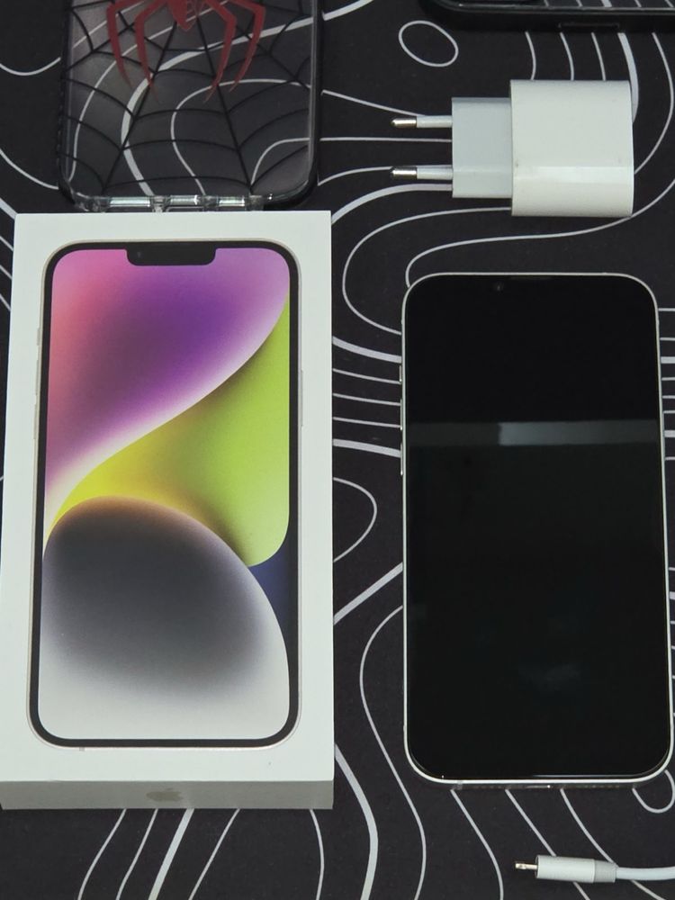 iPhone 14 Plus White 128 GB + 8 кейса + зарядно + Адаптер за SD карта
