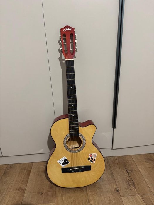 Гитара шестиструнная