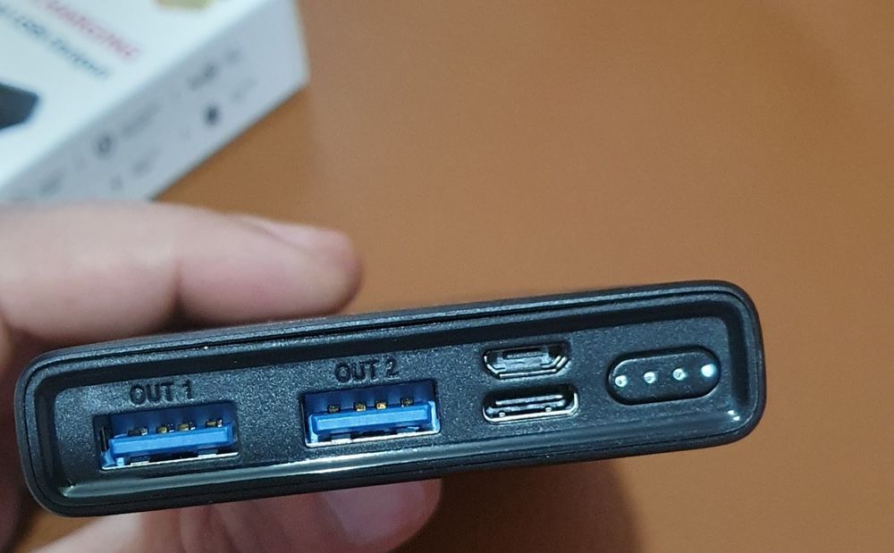 Vând baterie externa promate