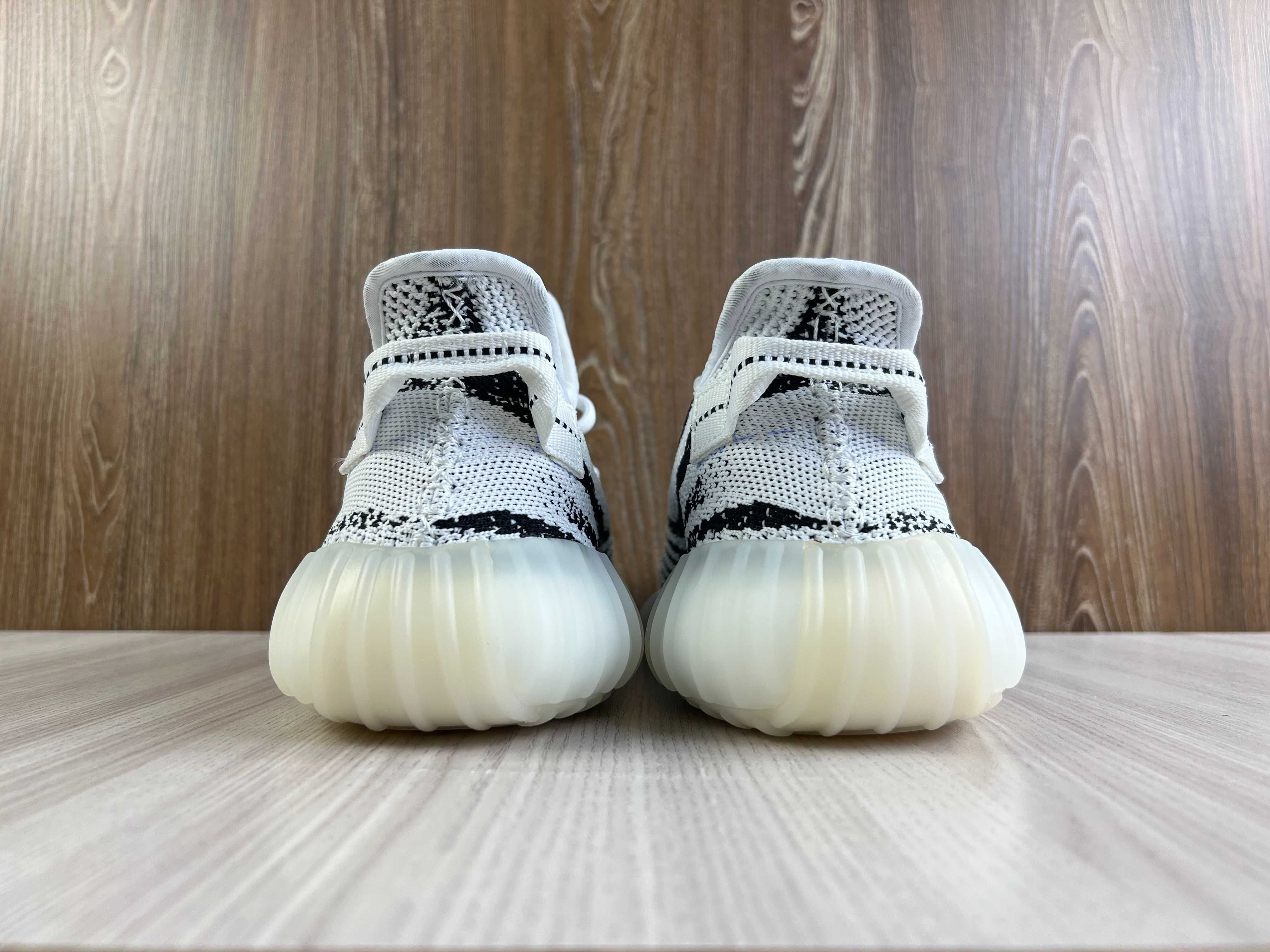 Нови Yeezy Boost 350 V2 Zebra